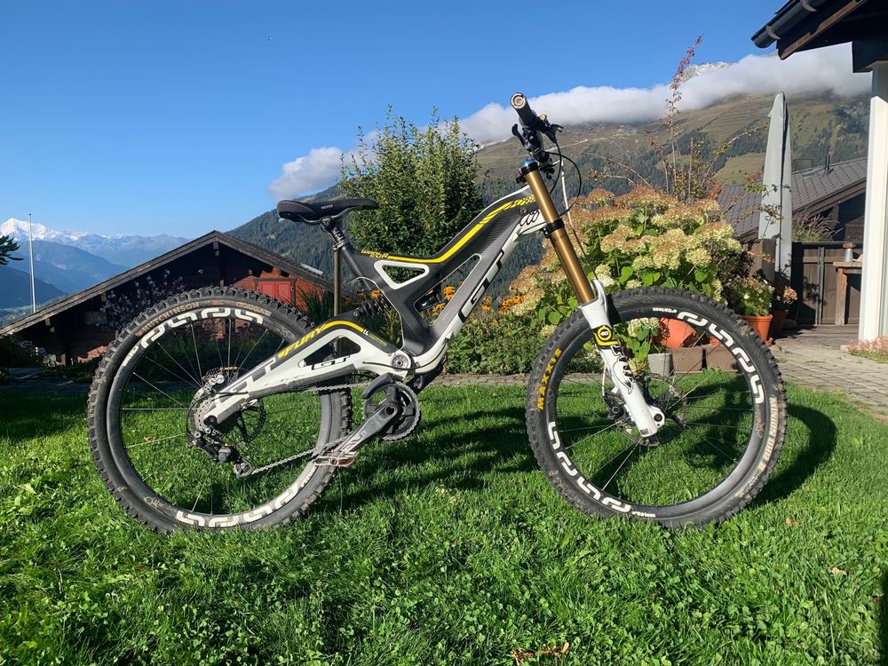 Downhill bike deals 26