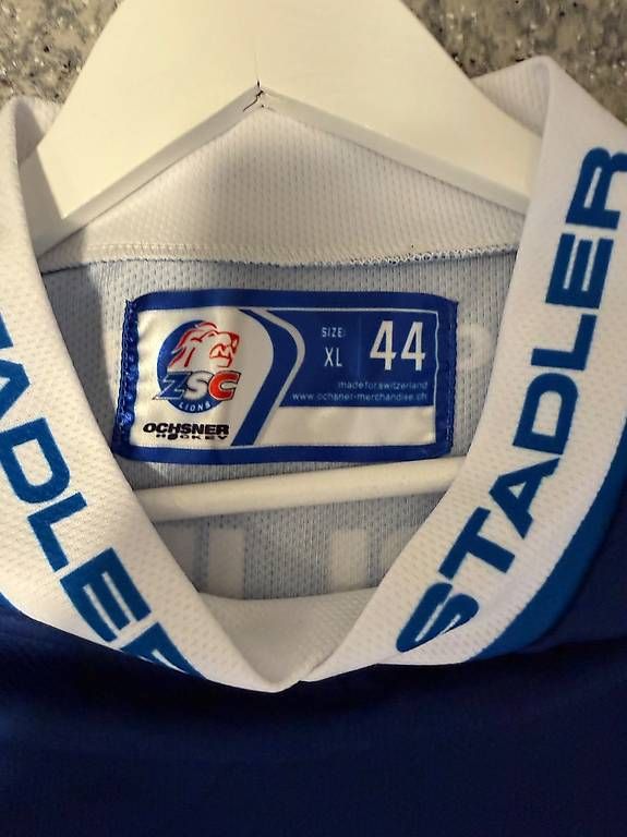 Zsc Lions Maillots de corps & Pantalons: ZSC P.Sutter Trikot mit Unterschrift – D'occasion à Bellach par die_8vsb 2