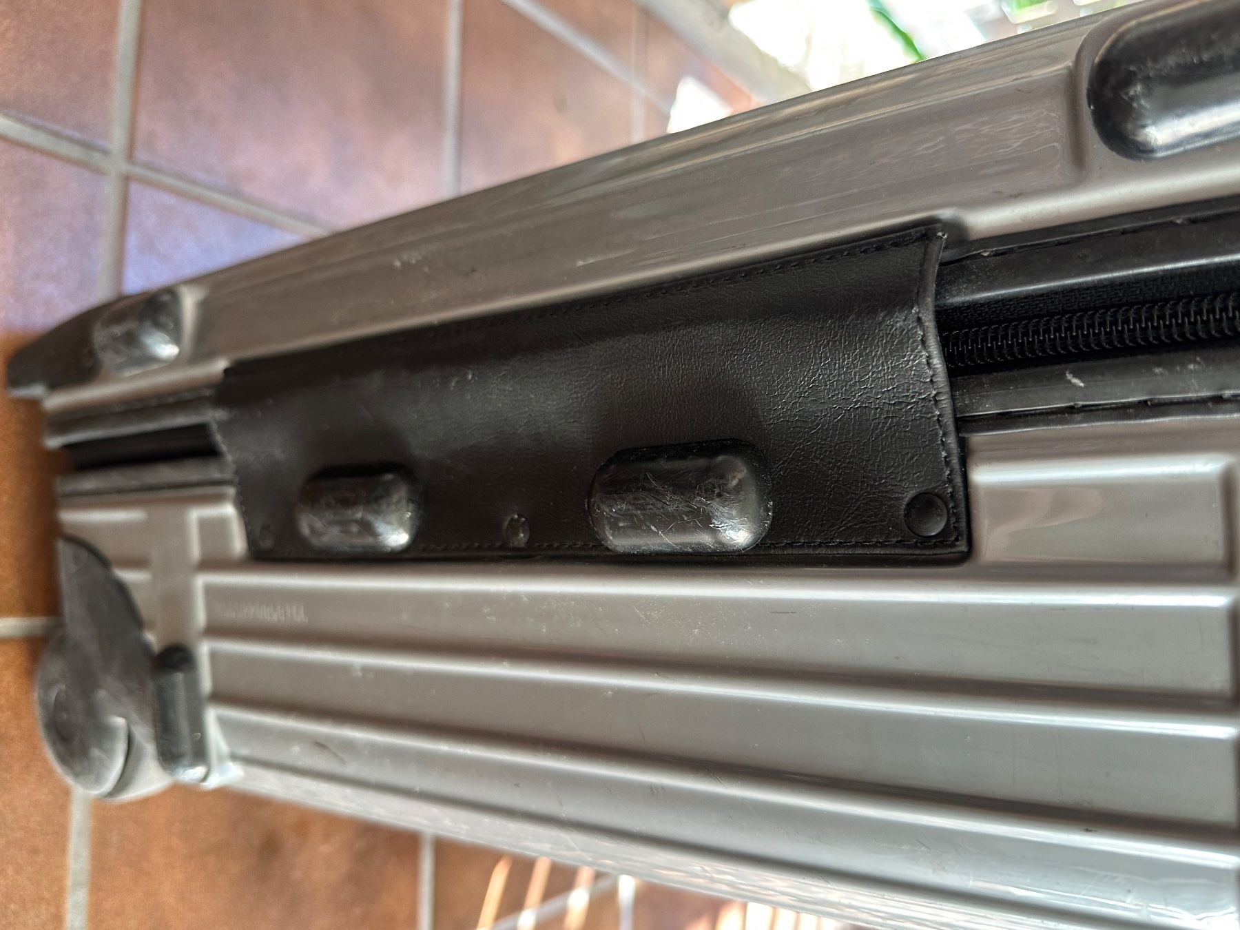 Rimowa Valises de voyage: Rimowa suitcase silver used – D'occasion à Zürich par lin_g7d6 7