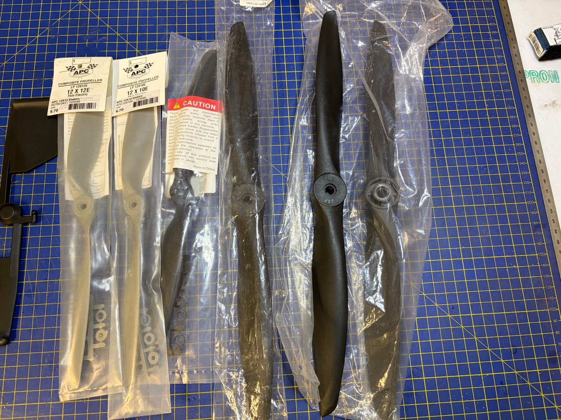 Modellismo RC: Modellflugzeug Propeller div. – Usato da Glattbrugg venduto da Olio7