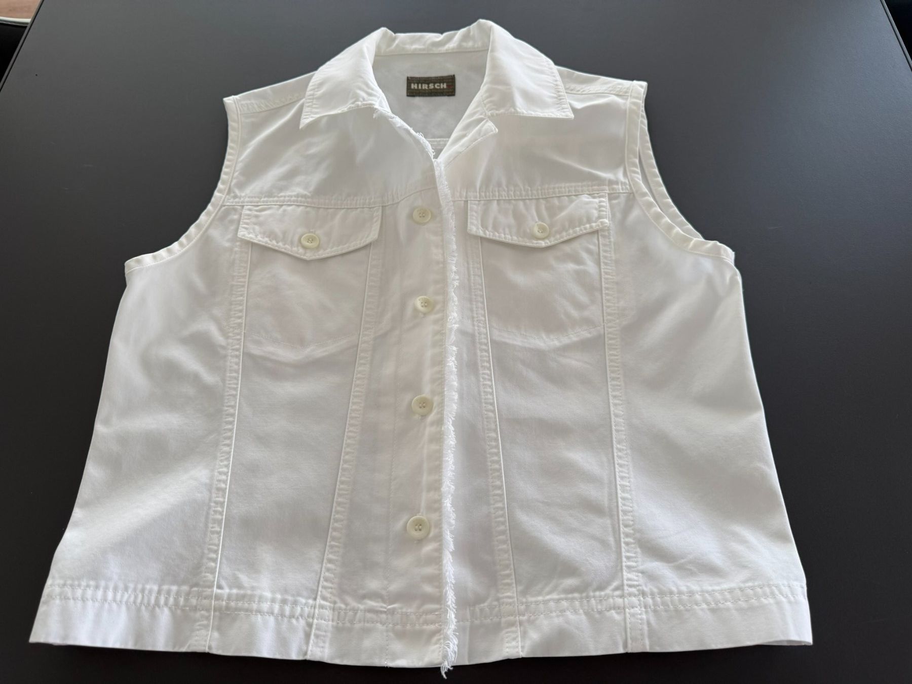 Camicette: Hirsch Kurze ärmellose Bluse in Weiss, Gr. 40 – Usato da Muri b. Bern venduto da ris_m7jw