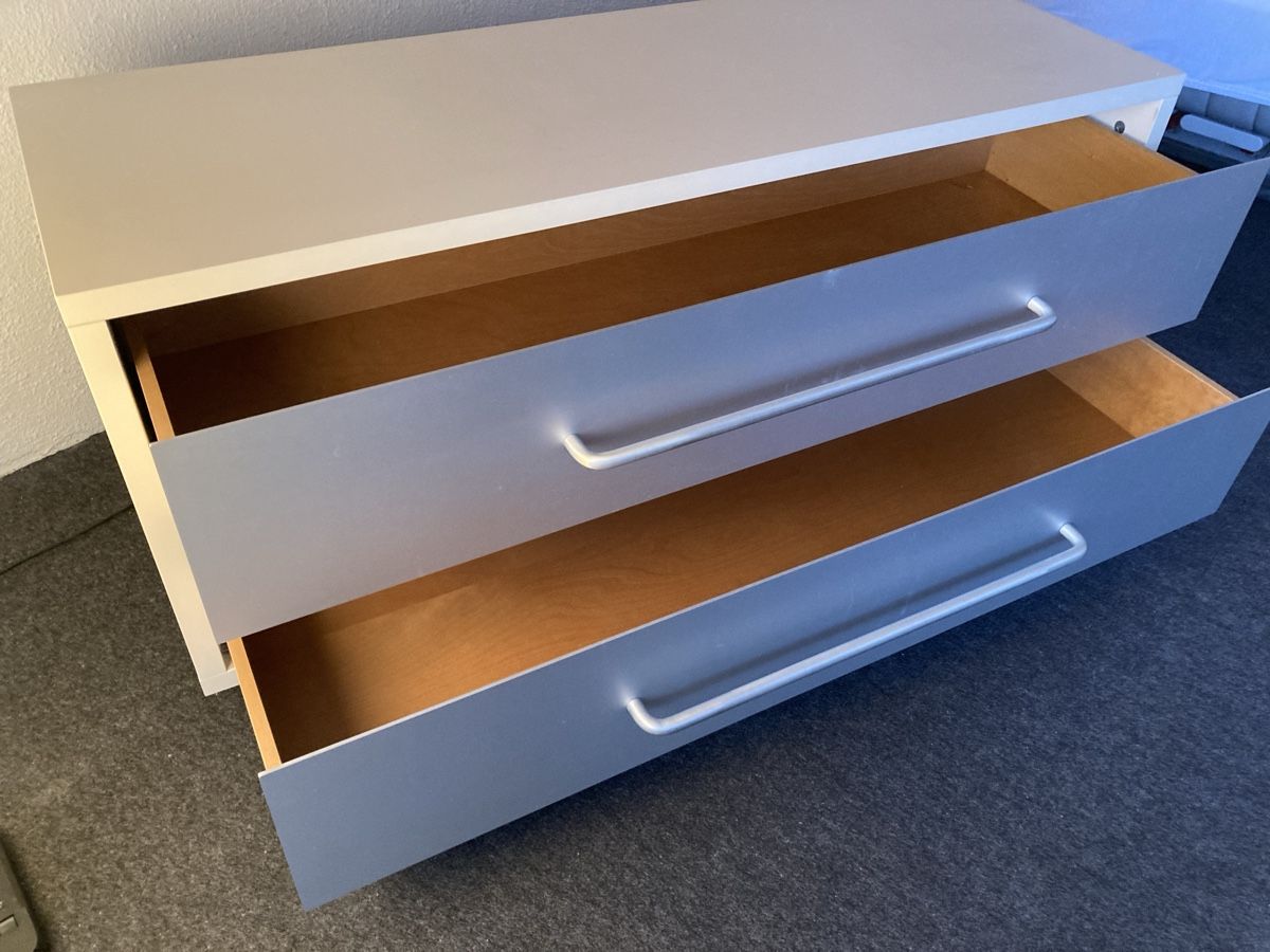 Cassettiere: Praktisches Sideboard mit 2 Schubladen, hellgrau/weiss – Usato da Belp venduto da Doc_Matt_Rox 3