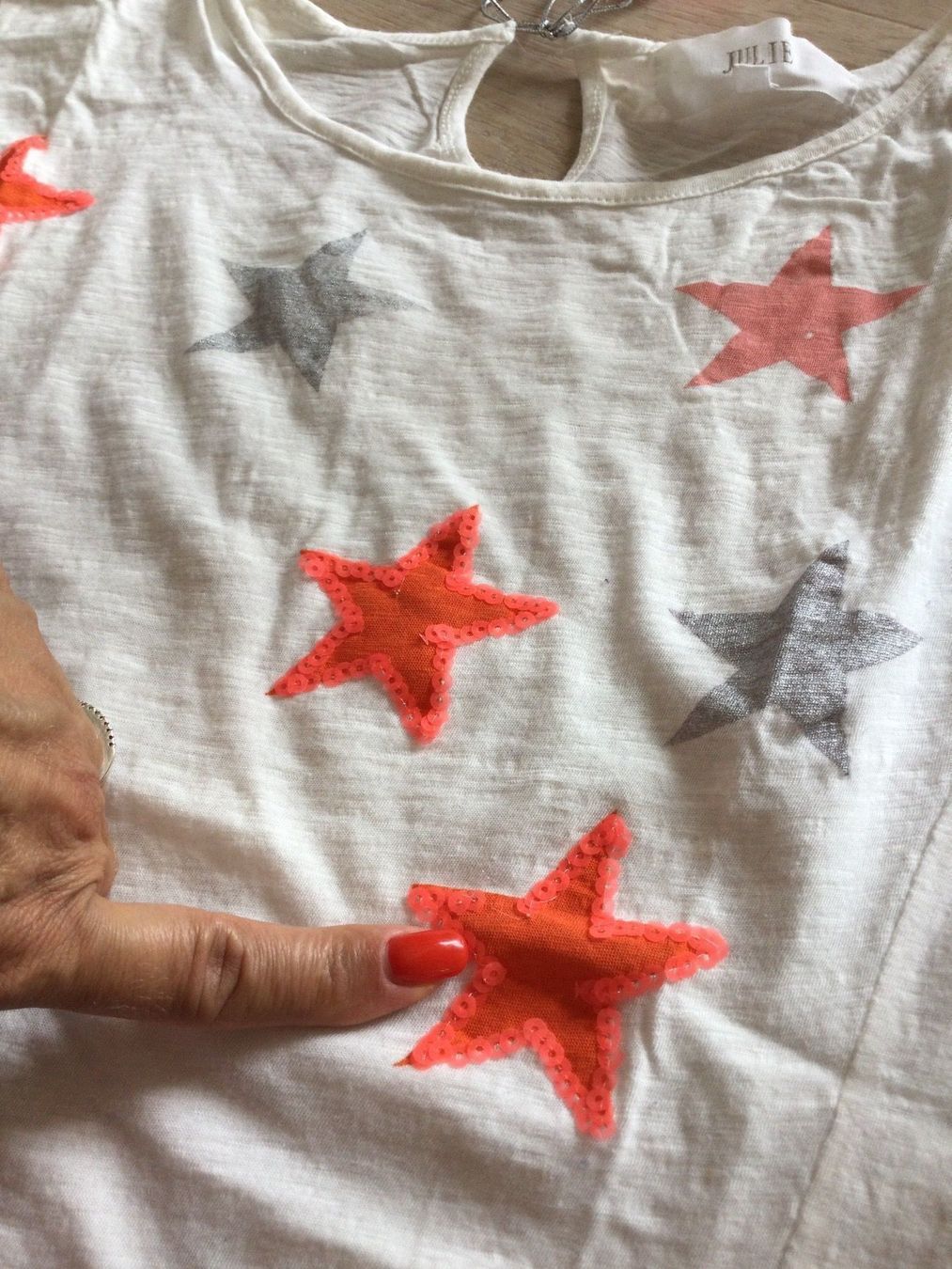 T-shirt: T-shirt blanc motifs ETOILES – Usato da Agiez venduto da chouchanelle 6