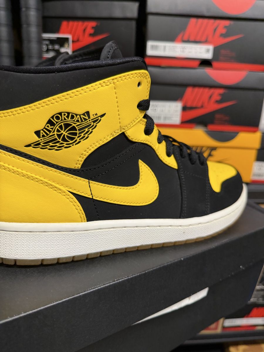 Jordan Scarpe da uomo: Jordan 1 Mid New Love (2017) – Usato da St-Légier-La Chiésaz venduto da Swoosh. 2
