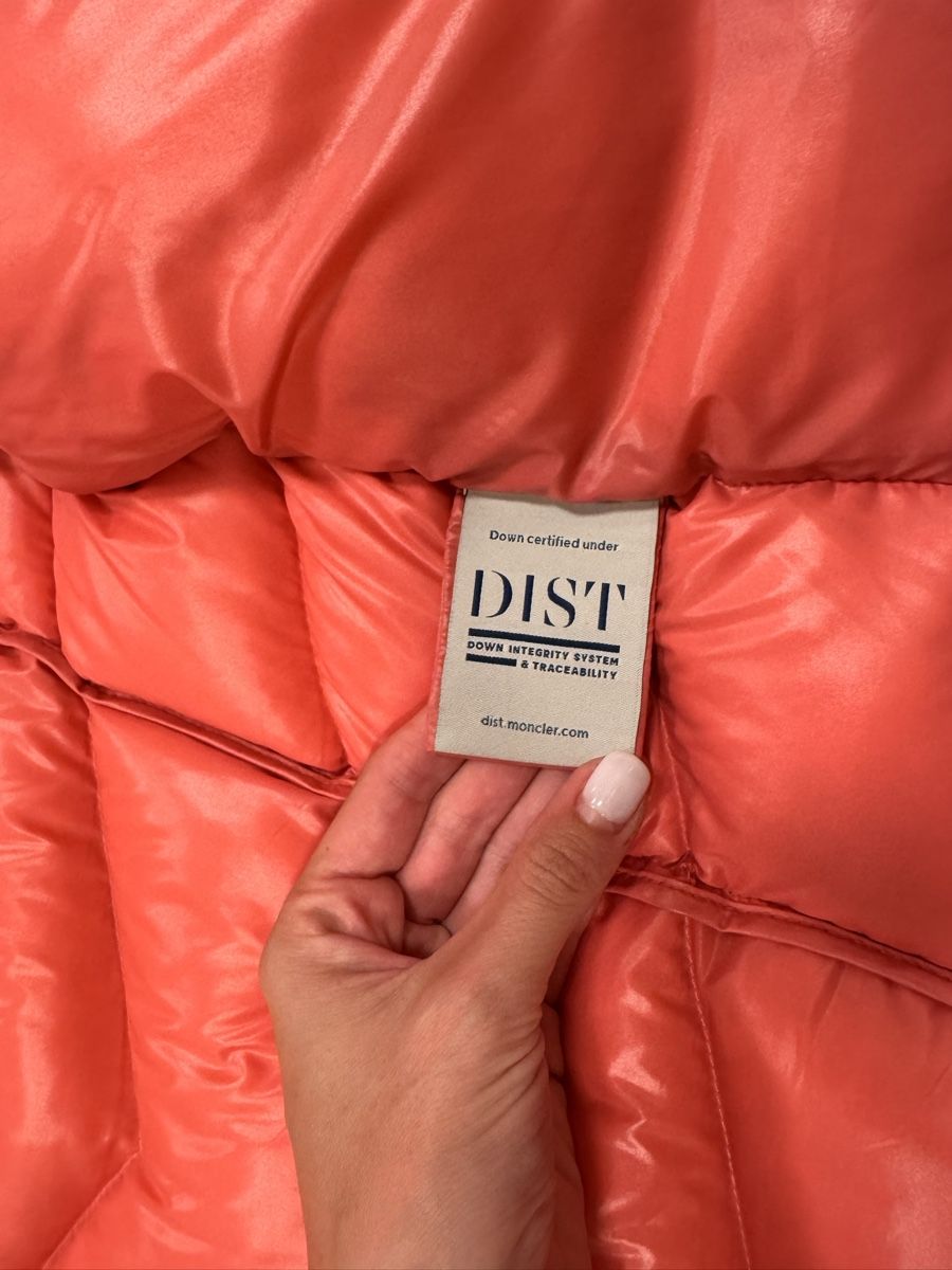 Moncler Vestes: Moncler Down Jacket Coral Size 1 Used Condition – D'occasion à Herrliberg par lari_h99 2