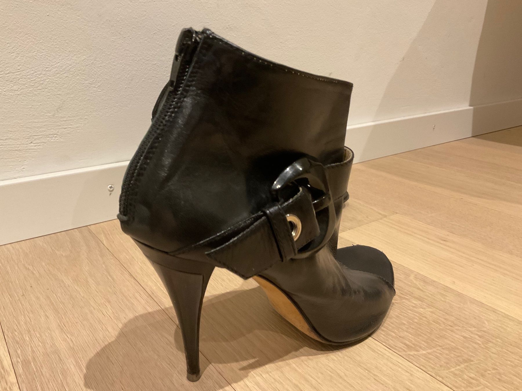 Scarpe da donna: Leder Stiefellete sehr super Gr 38 – Usato da Bellikon venduto da MellonCollieMitTwint 2