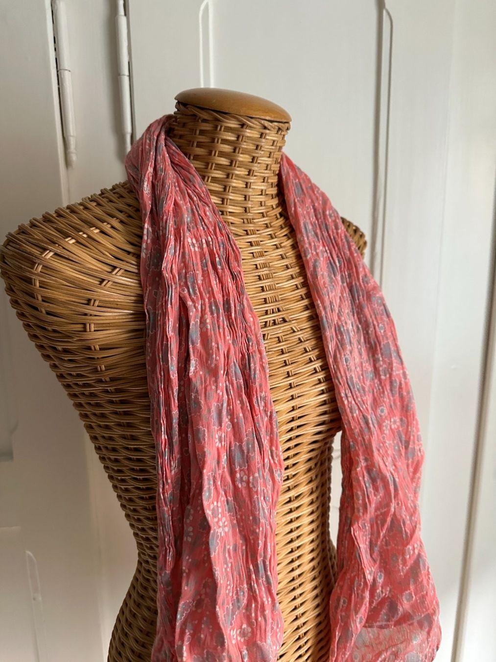 Foulards & écharpes: Schal Tuch rosa geblümt – D'occasion à Zürich par Diazaio 1