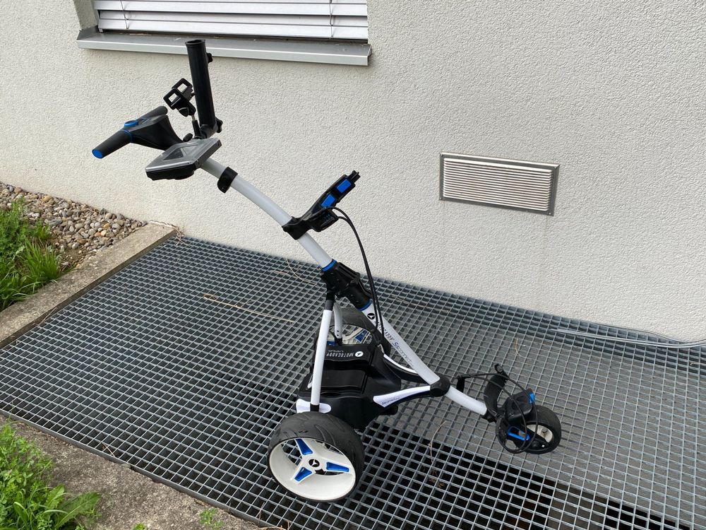 Chariot électrique Motocaddy M5 GPS DHC 2024