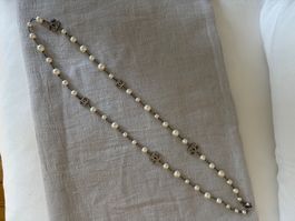 Chanel Halskette mit Perlen und Logos sehr guter Zustand