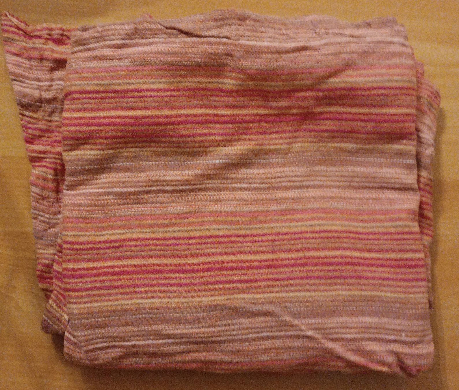 Porte-bébés ventraux & dorsaux: Écharpe de portage bébé – Neuf (Voir description) à Cornaux NE par Mimi983