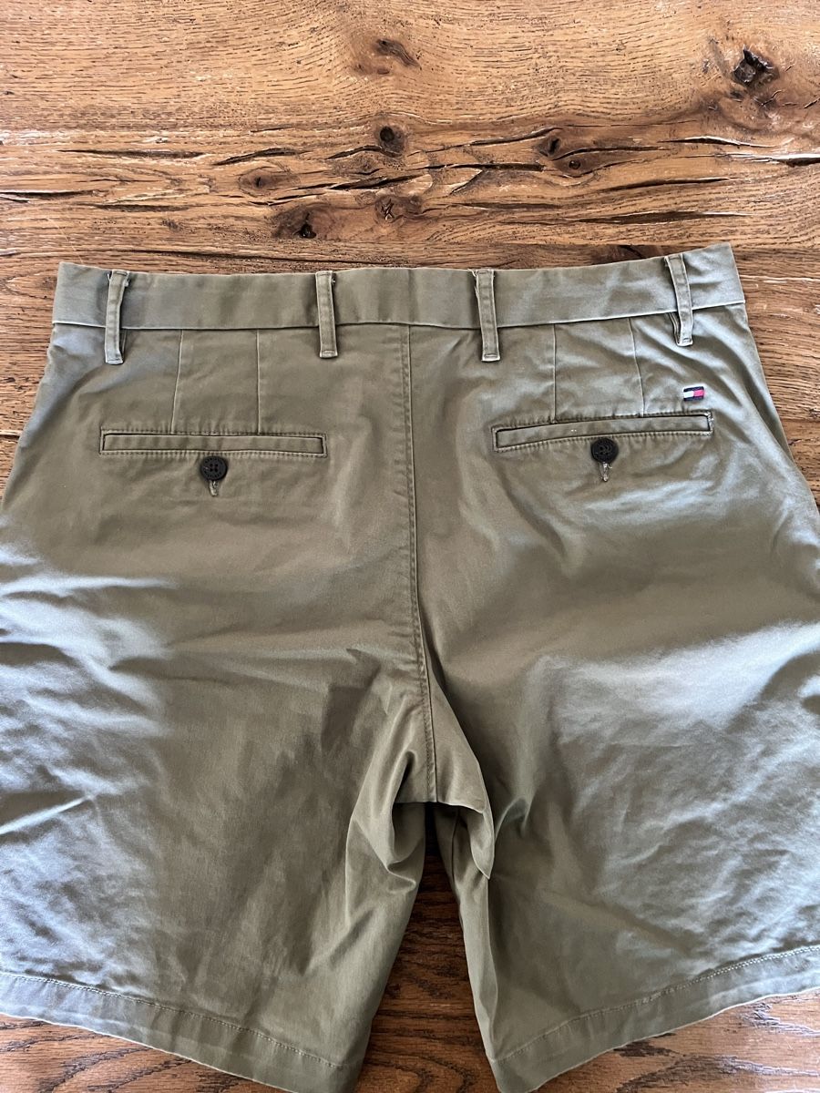 Tommy Hilfiger Pantaloni: Tommy Hilfiger Chino Shorts – Usato da Chur venduto da Mbadimeischter 1