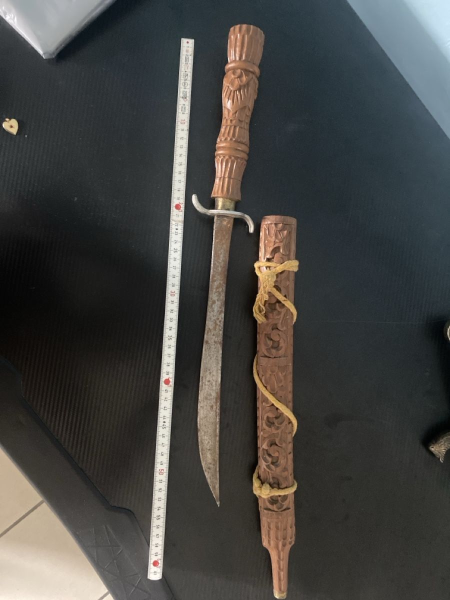 Besteck: Dolch mit Holzscheide geschnitzt gebraucht – Gebraucht aus Flumenthal von guz_ld76