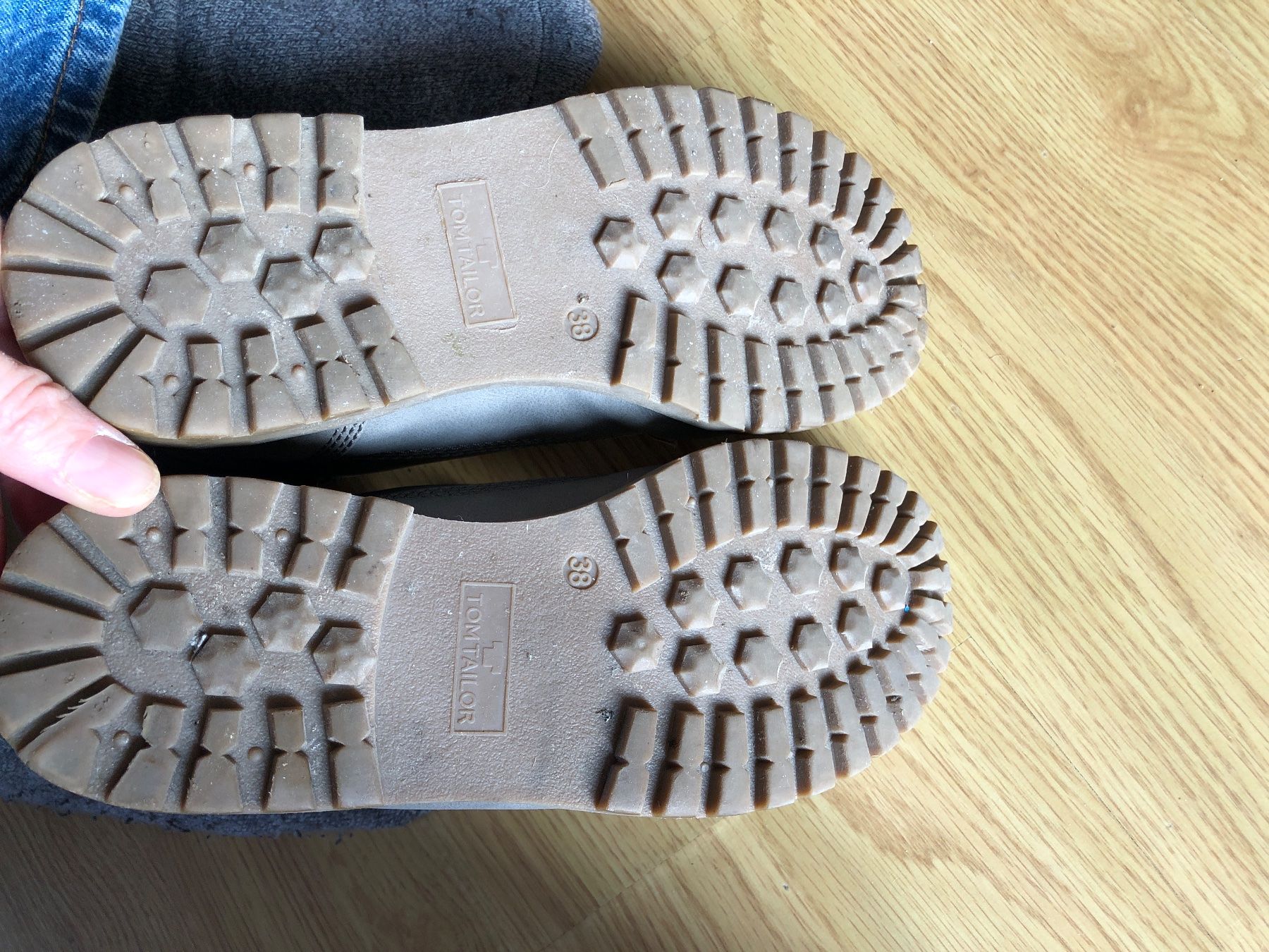 Tom Tailor Scarpe da donna: Tom Tailor Winterboots Grau Gr.38 kaum getragen – Usato da Bellinzona venduto da eri_5kqz 4
