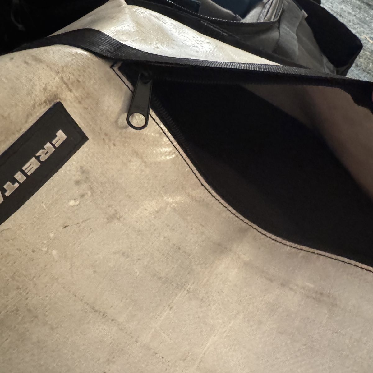 Freitag Zaini: Freitag F155 Clapton weiss – Usato da Zürich venduto da Yemine 8
