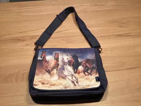 Schultertasche mit Pferdemotiv