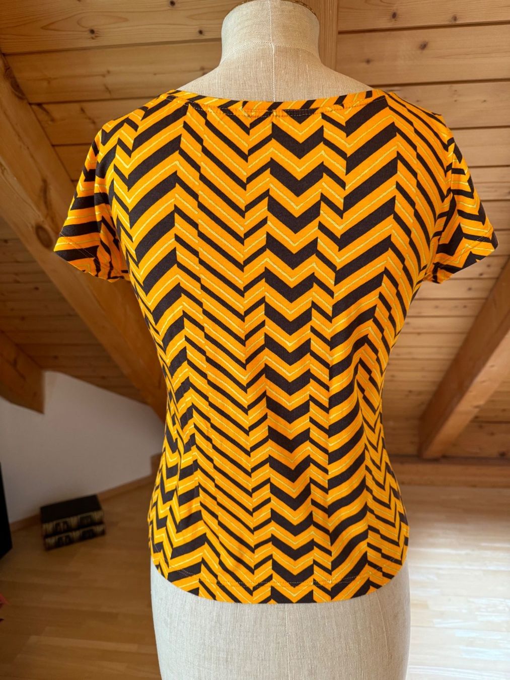 T-shirt: Retro Damen Shirt – Nuovo (secondo la descrizione) da Stäfa venduto da Mofi8712 1