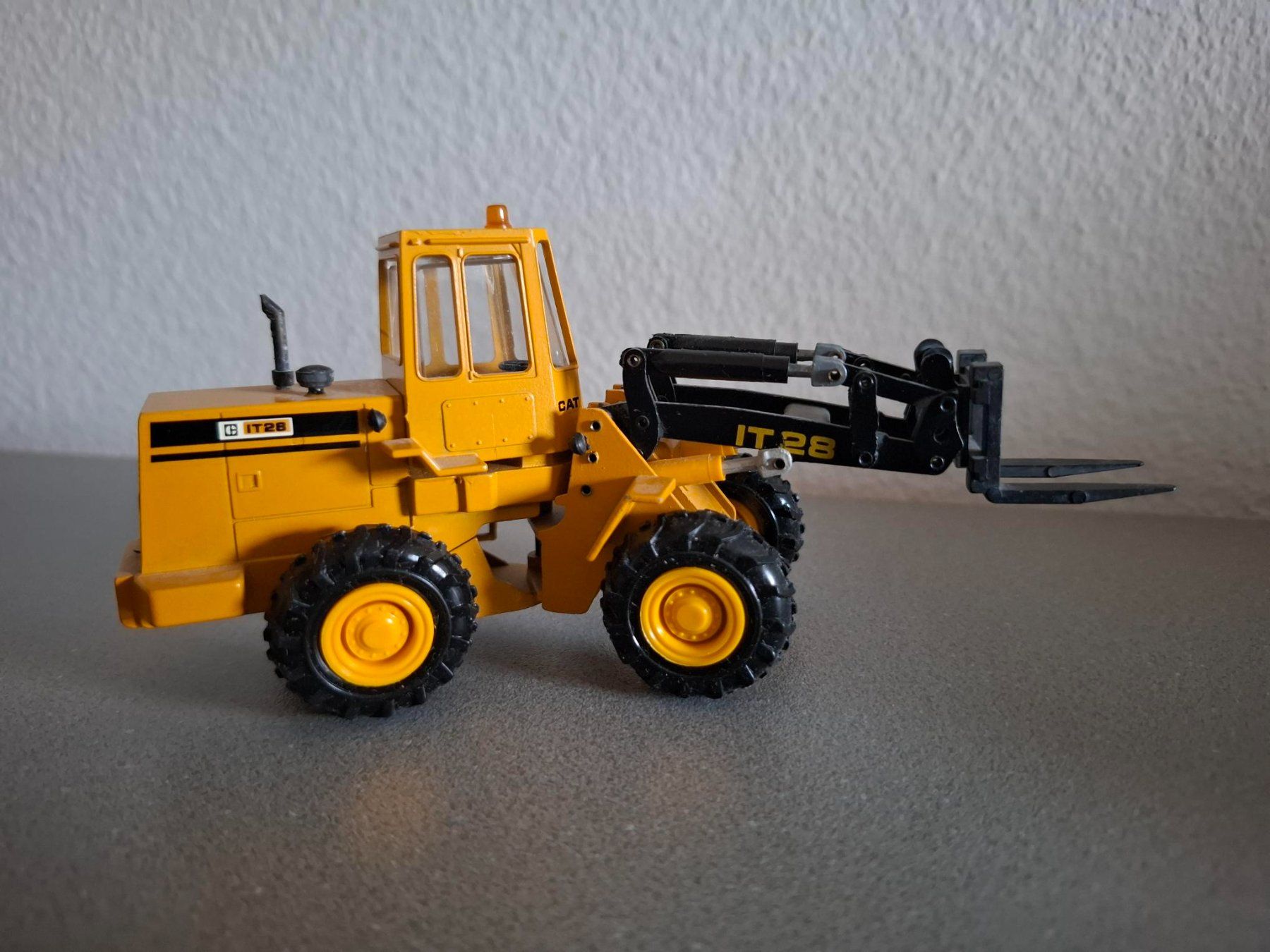 Caterpillar Kit di modellismo & Modellini statici: CAT Industrielader IT 28 1:50 – Nuovo (secondo la descrizione) da Henau venduto da fag_lzx9 2