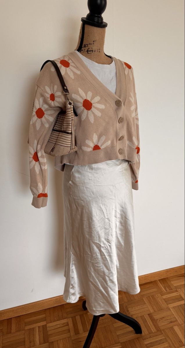 Giacche: Süsser Cardigan mit Gänseblümchenmuster, Grösse S – Usato da Fraubrunnen venduto da Sxhiina01