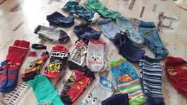 Sockenpaket ab Gr. 19 - Sneaker, Lego, ABS, etc