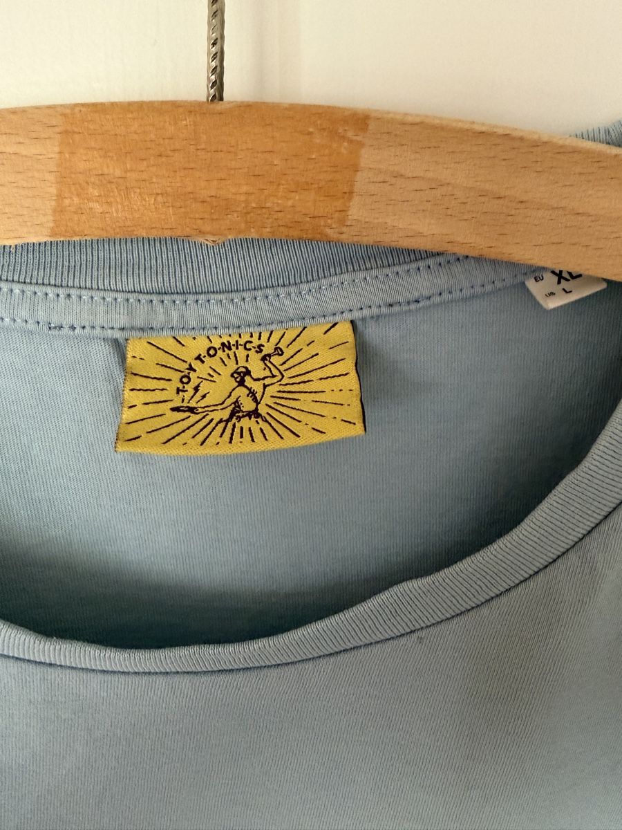 T-shirt: Toy Tonics Shirt – Nuovo (secondo la descrizione) da Zürich venduto da GucciPlantCustom 2