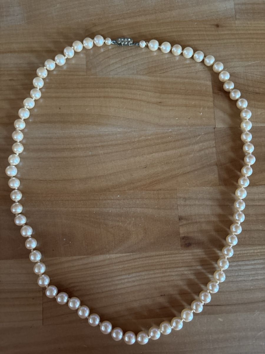 Catenine: Modeschmuck Perlenkette – Usato da Rümlang venduto da Fledermaus35
