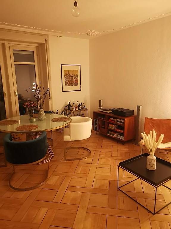 Set di tavolo e panche: Tisch inkl. 6 Stühle – Usato da Köniz venduto da lau_nk5d 2