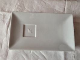 4 weisse Nespresso Teller 25 cm x 15 cm
