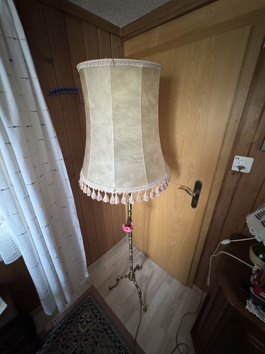 Lampade: Vintage Stehlampe aus Messing – Usato da Ueberstorf venduto da ToVoWa 2