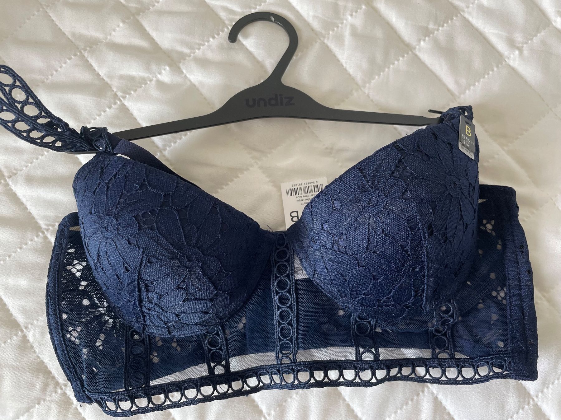 Autres dessous: NEUE BHs von UNDIZ – D'occasion à Baar par esc_7cff