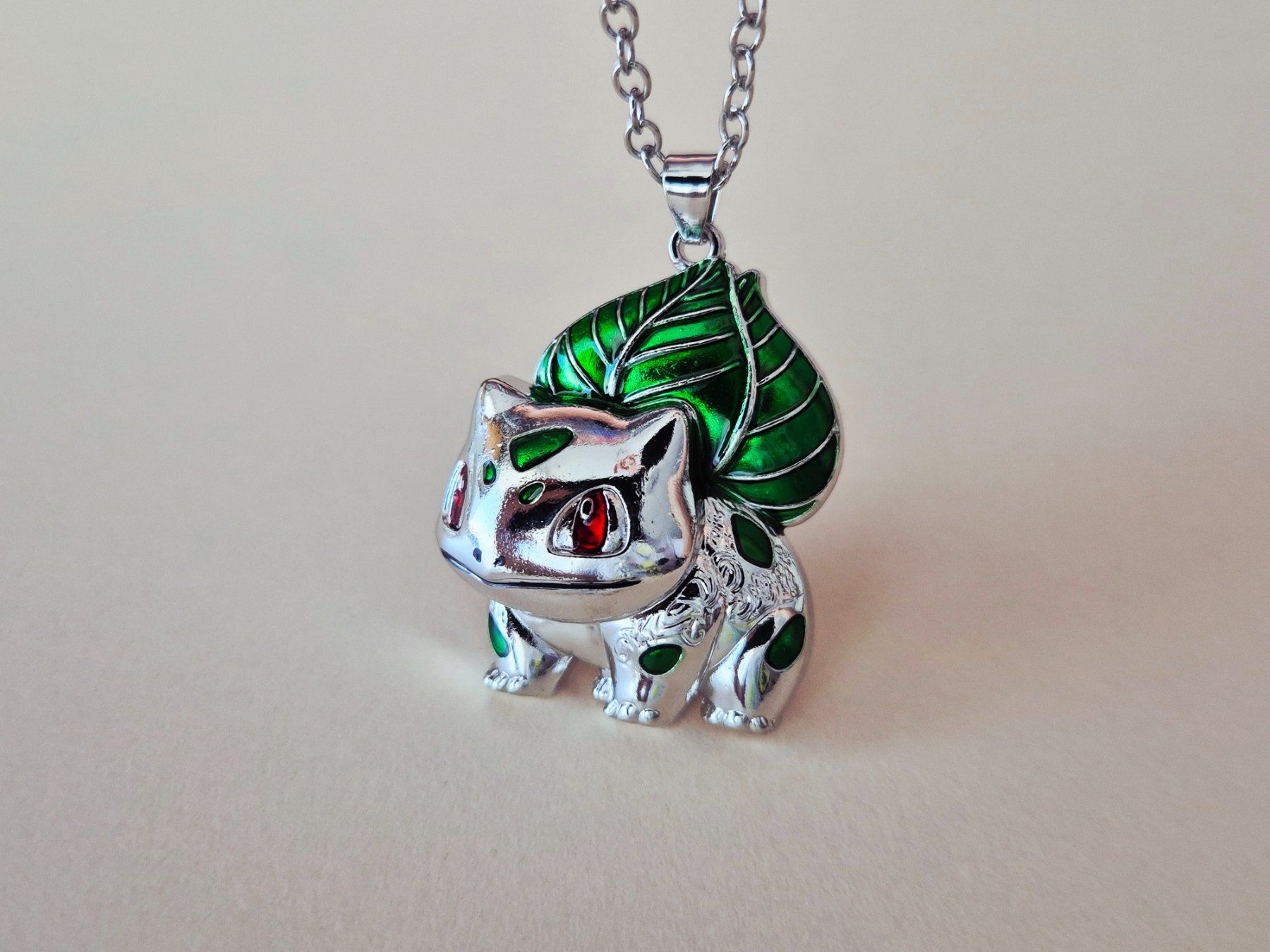 Catenine: Collier Bulbizarre - Pendentif Pokemon Idee Cadeau – Nuovo (secondo la descrizione) da Riddes venduto da flo_ngl8