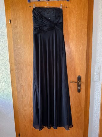 Elegantes, trägerloses Abendkleid mit Schnürung am Rücken