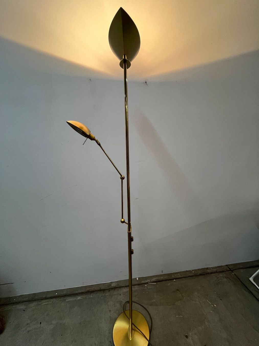 Lampen: JJS Designer Messing Halogenstehleuchte – Gebraucht aus Zürich von Levelart