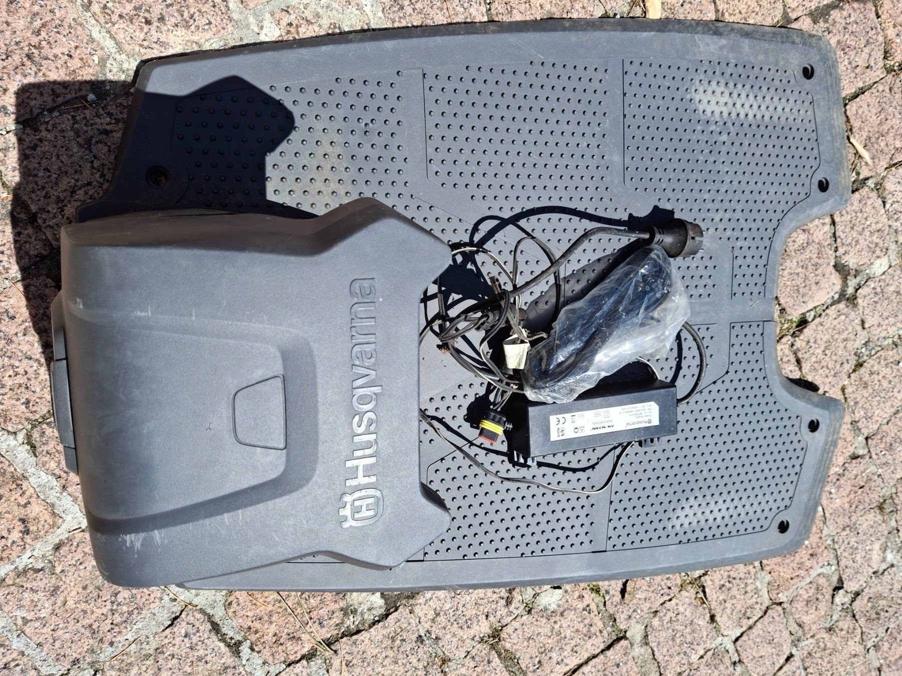 Husqvarna Caricabatterie: Station de charge Husqvarna 230 – Usato da Corsier venduto da Isabelle1246 2