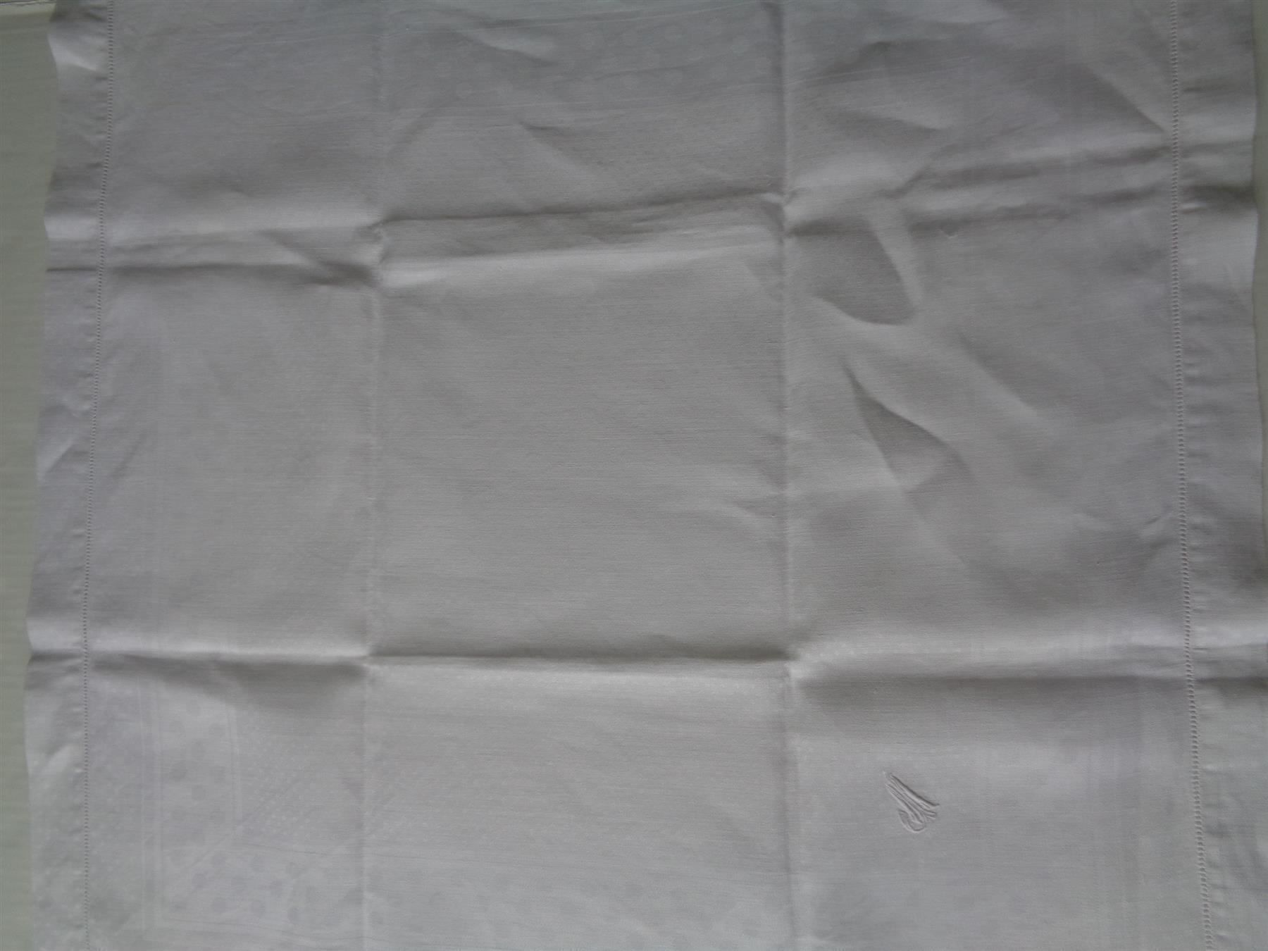 Servietten: 3 kl. Tischdecken ca. 67 x 66 cm.Vintage oder Servietten – Gebraucht aus Chur von omonia 5