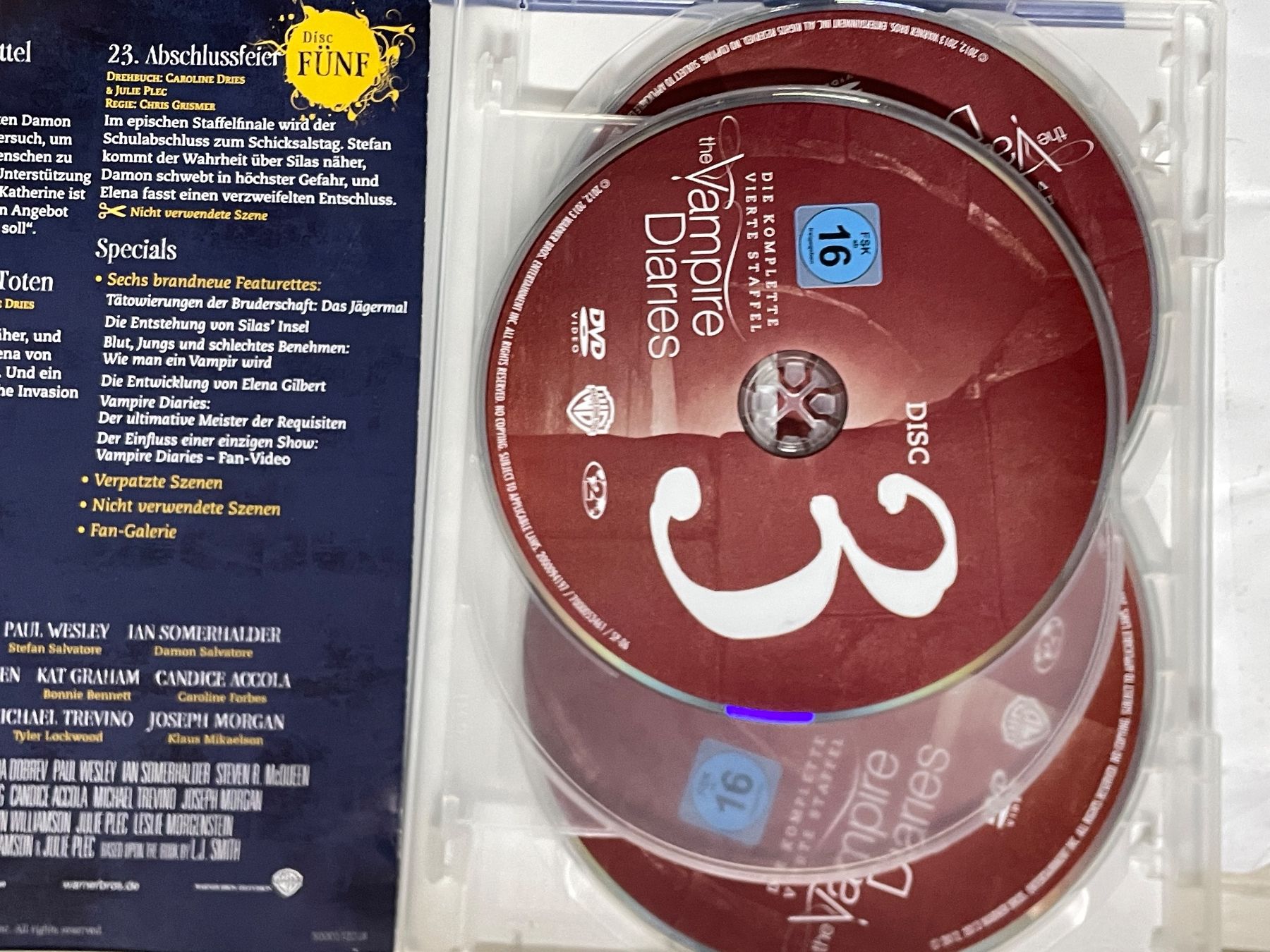 Tutti i DVDs: The Vampire Diaries 4 – Usato da Muri b. Bern venduto da AdidasCollector 2