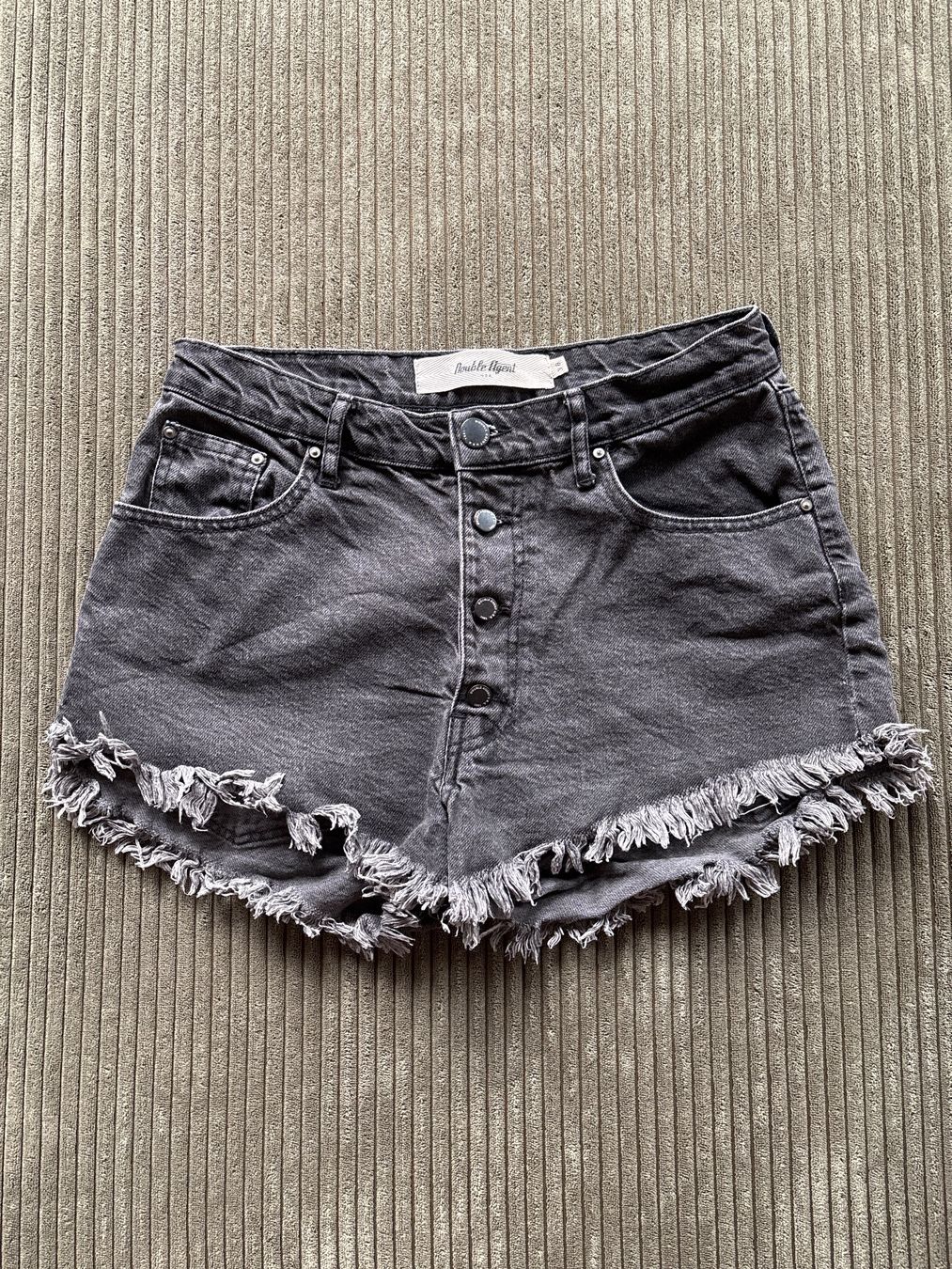 Jeans: Schwarze Jeansshorts Double Agent Größe 38 – Usato da Zürich venduto da mar_hc85