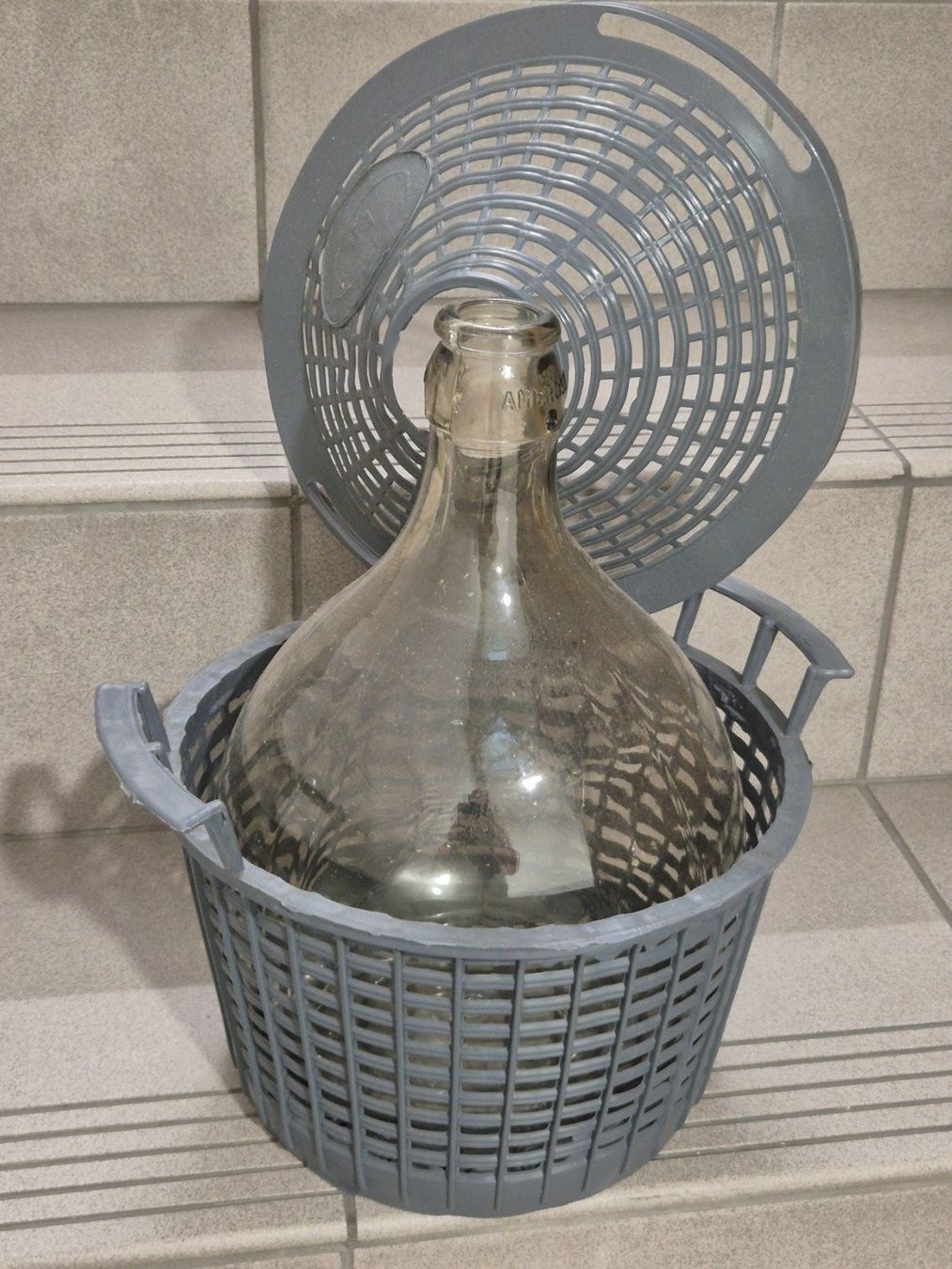 Accessori: Glasballon 5L im Kunststoffkorb – Usato da Fraubrunnen venduto da schlafenKuh 2