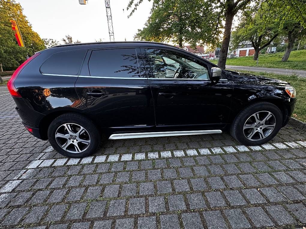 Automobili: VOLVO XC60 D5 AWD R-Design – Usato da Stäfa venduto da Maurinho 1