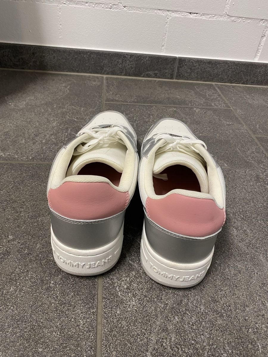 Damenschuhe: Tommy Hilfiger Sneaker 42 – Gebraucht aus Wohlen AG von bey_jcy5 2