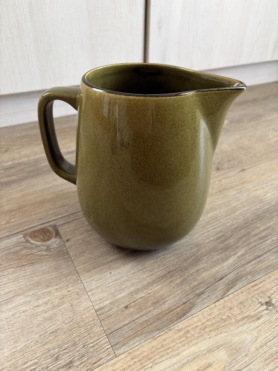 Rössler Caraffe: Pot - Pichet - Krug Rössler - olivgrün 2L – Usato da Zweisimmen venduto da Domii