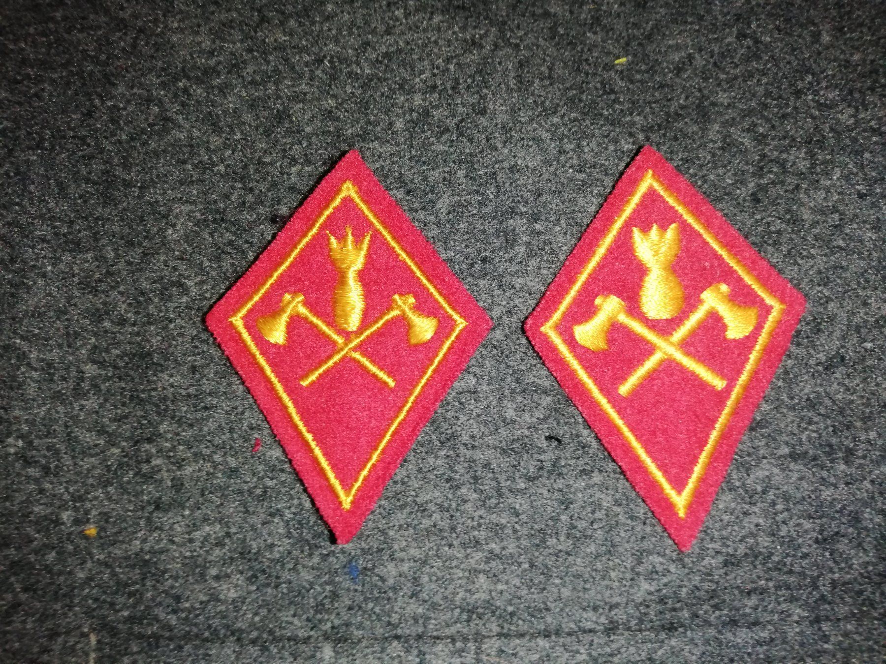 Schweizer Armee Plaketten & Abzeichen: Insignes de col Armée Suisse – Gebraucht aus Romanel-sur-Lausanne von A559JBB