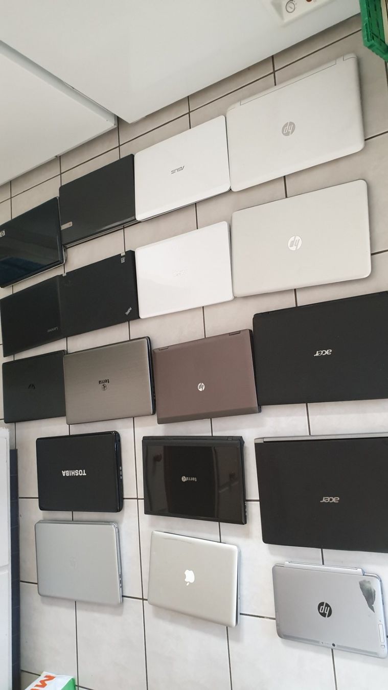 Notebooks: 18 Laptops – Gebraucht aus Luzern von val_9ngc 1