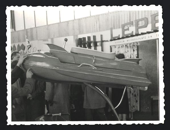 Fotografie & Manifesti: 2 Fotografien Bootsmesse, Lepel Jet Ski  – Usato da Berlin venduto da bartko-reher 1