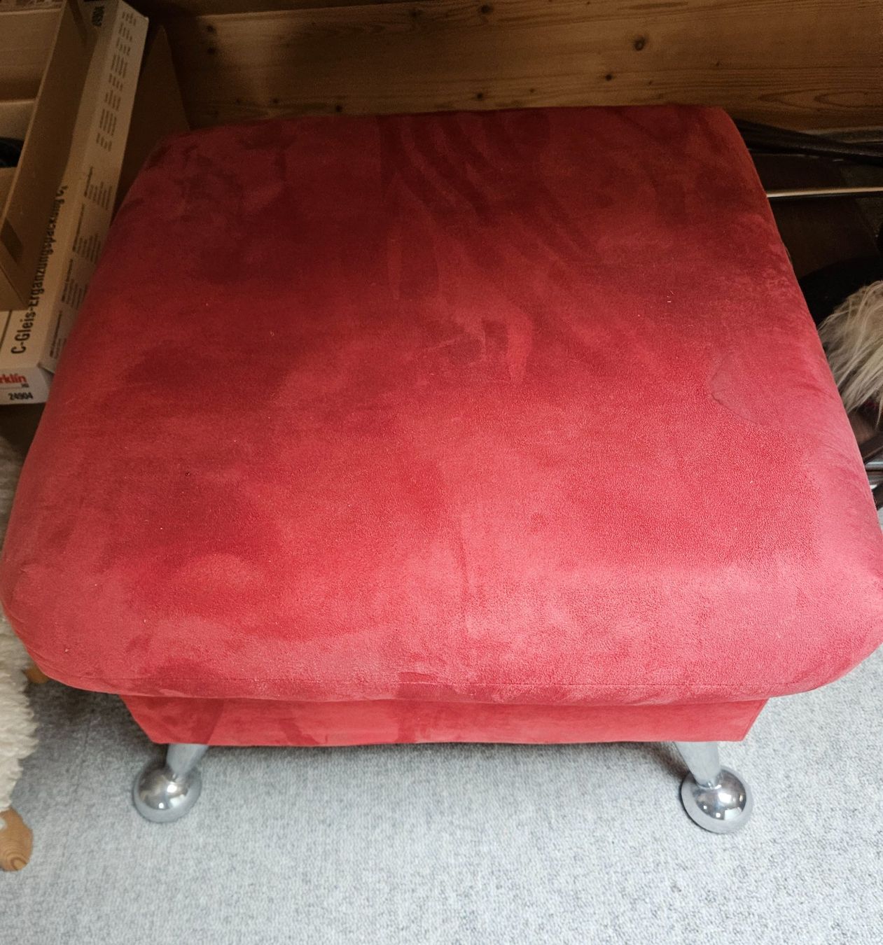 Hocker: Roter Samt Hocker / Fusshocker mit Chrom-Füssen, Top! – Gebraucht aus Lachen SZ von inf_r886