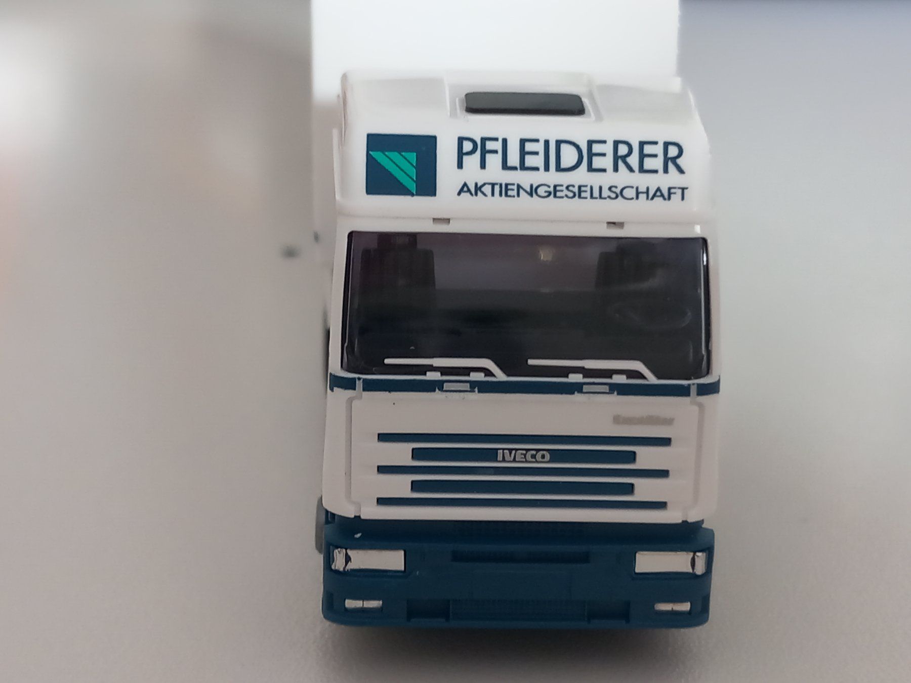 Iveco Modellini d'auto: Sattelzug IVECO AMW 1:87 Pfleiderer/ Werbemodell – Nuovo e nell'imballaggio originale da Merenschwand venduto da doc_joe 4
