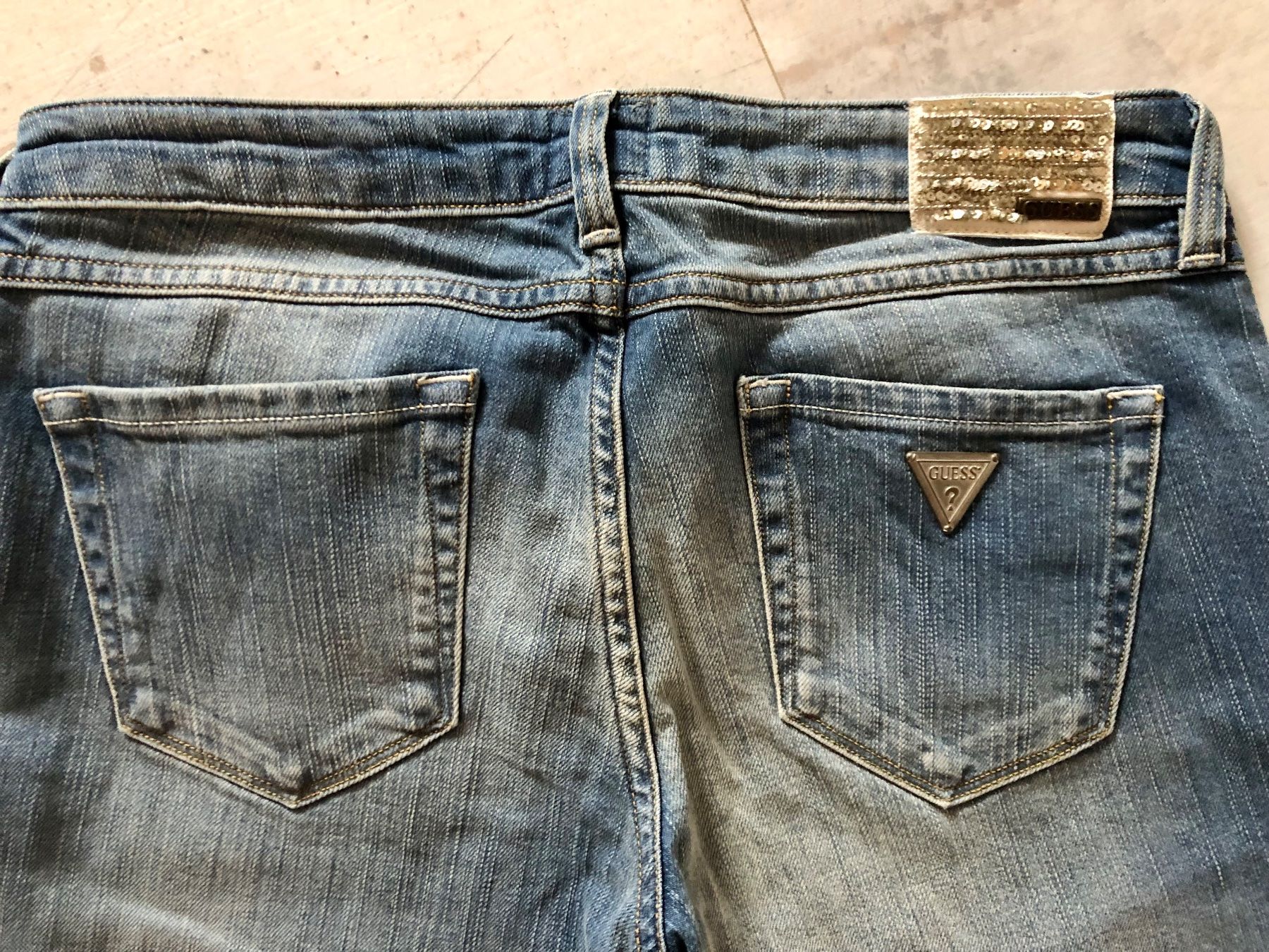 Guess Jeans: 3 Jeans Guess taille 28 US – Nuovo (secondo la descrizione) da Renan BE venduto da atila08 9
