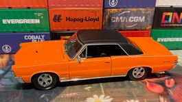 Pontiac GTO 1965 Orange  1:18