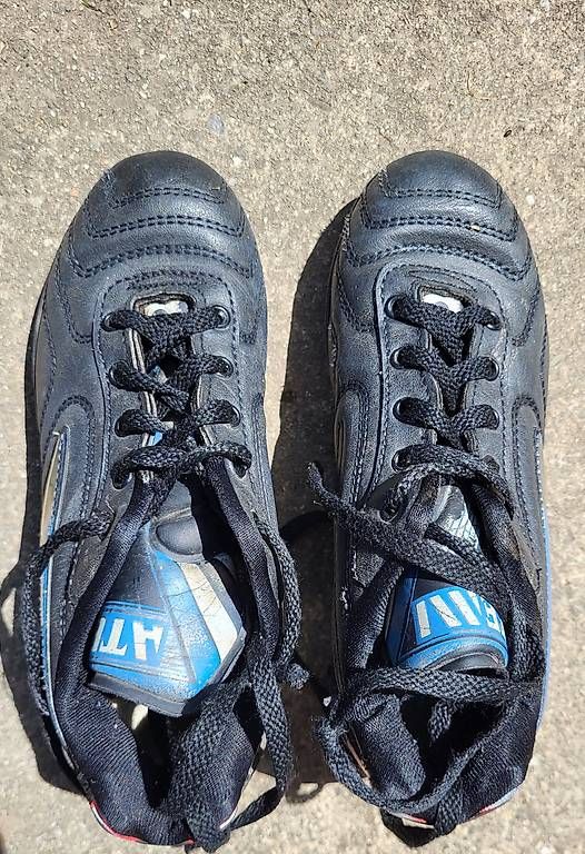 Chaussures hommes: Fussballschuhe/Nockenschuhe Gr. 35 – D'occasion à Rorschacherberg par Maku007