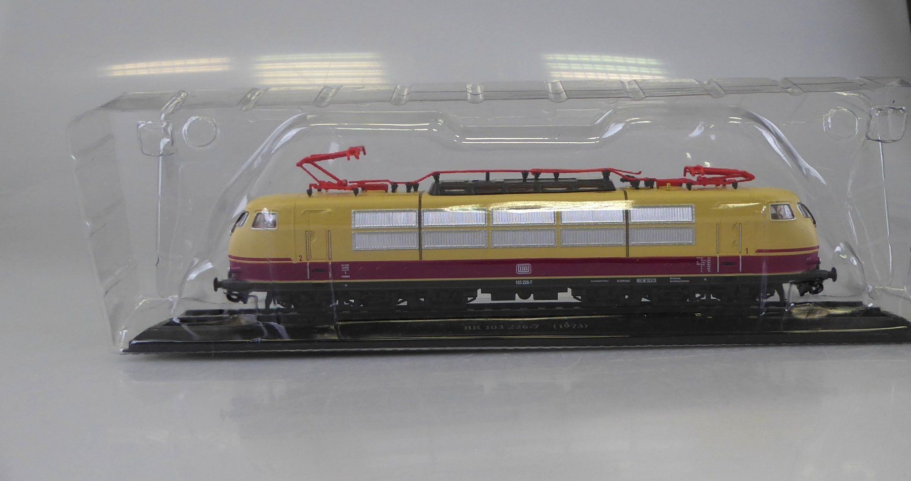 Modellini di ferrovie: Modelleisenbahn BR 103 226-7 (1973) – Usato da Volketswil venduto da brockipfannenstil
