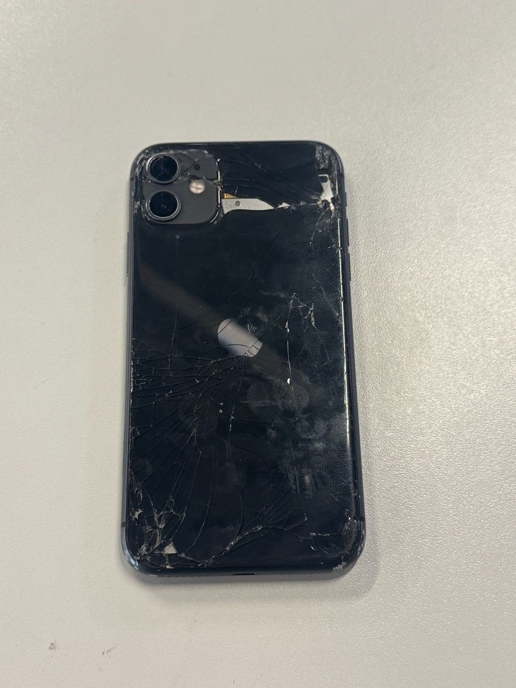 Apple Portables: Apple iPhone 11, 256GB – D'occasion à Hombrechtikon par SPS-Liquidationen 1